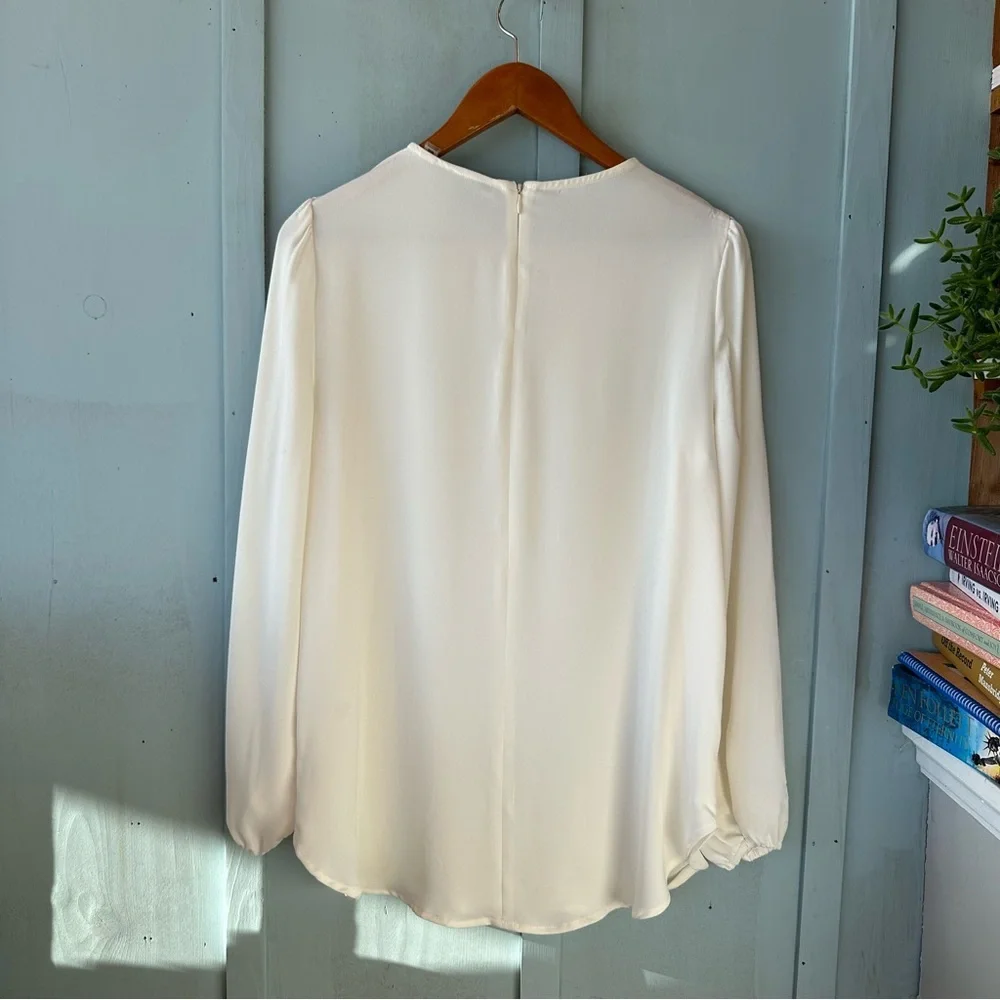 Elie Tahari Cream Keyhole Blouse - Picture 5 of 7